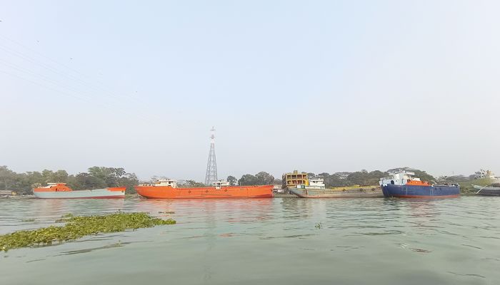 নদীখেকোদের কবলে পিরোজপুরের সন্ধ্যা
