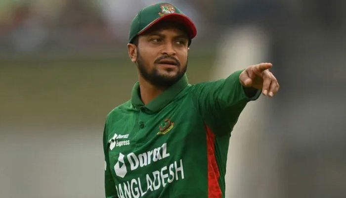 বোলিং র‌্যাঙ্কিংয়ে শীর্ষ দশে সাকিব