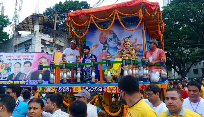 রাজধানীতে জন্মাষ্টমীর বর্ণাঢ্য শুভাযাত্রা 