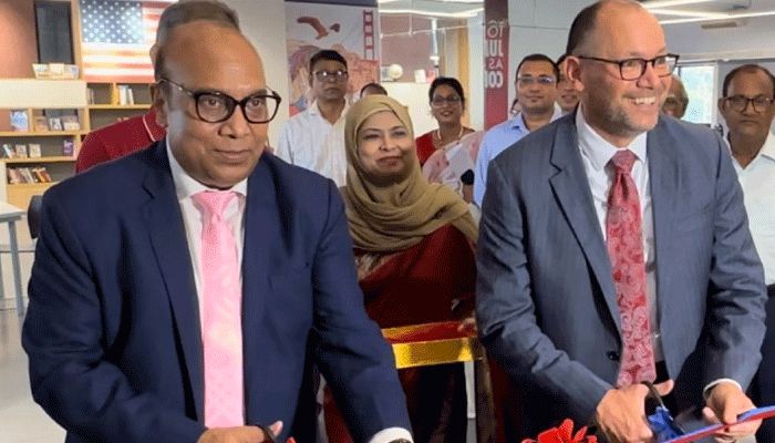 রাজশাহী ঘুরে গেলেন যুক্তরাষ্ট্রের রাষ্ট্রদূত পিটার হাস