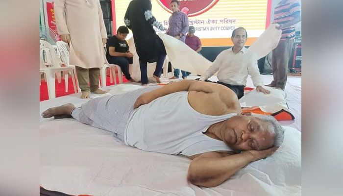 ৩৪ ঘণ্টা পর অনশন ভাঙলেন রানা দাশগুপ্ত