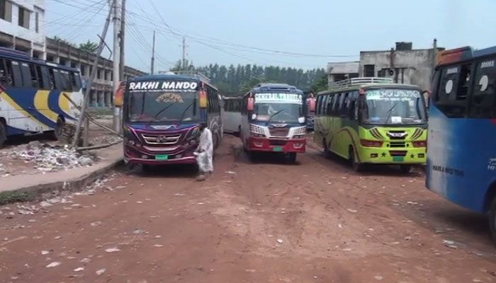 চার দিন ধরে ফরিদপুর-রাজবাড়ী রুটে সরাসরি বাস চলাচল বন্ধ