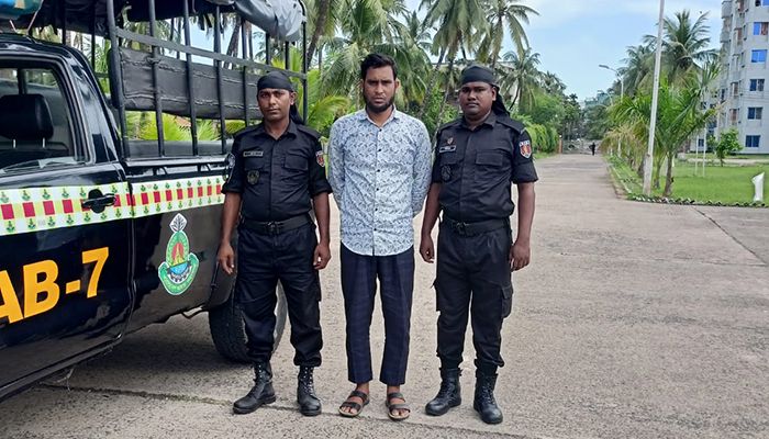 সহকর্মীকে ধর্ষণের অভিযোগে গ্রেপ্তার এক