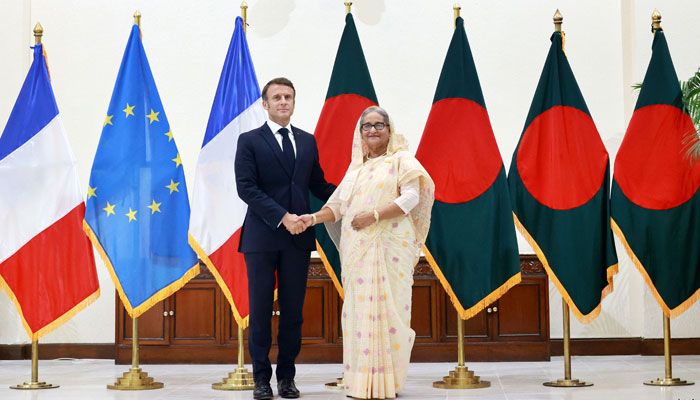 ছবিতে এমানুয়েল মাখোঁর ঢাকা সফর