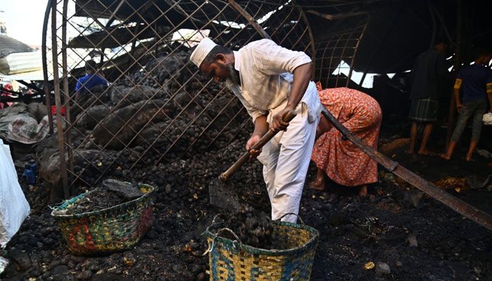 ‘এখন আমি পথের ভিখারি, কীভাবে ঋণ শোধ করব’