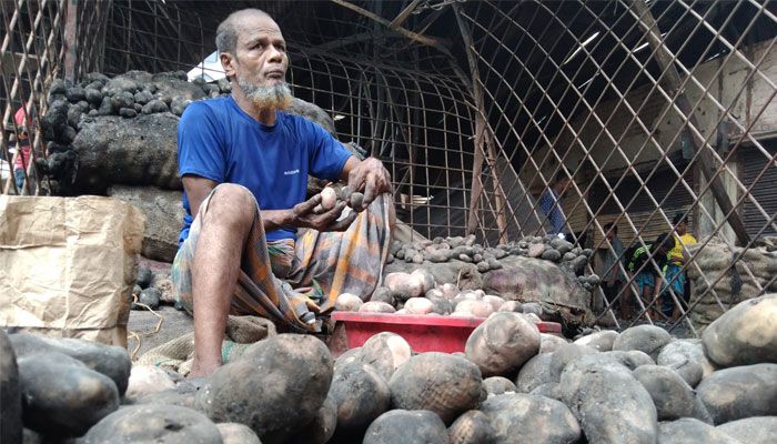 ‘এখন আমি পথের ভিখারি, কীভাবে ঋণ শোধ করব’