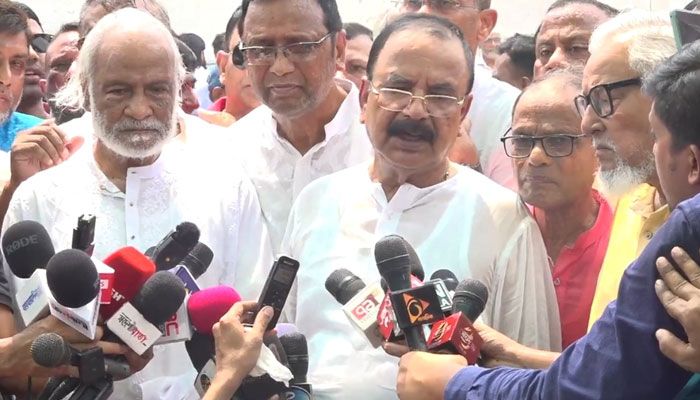 দেশের মানুষের কাছে সরকারকে মাথা নত করতেই হবে: গয়েশ্বর