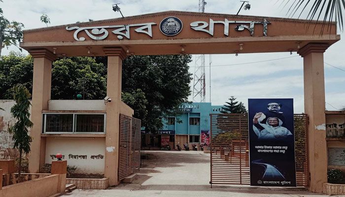 ভৈরবে ব্যাংকসহ ২০টি ব্যবসা প্রতিষ্ঠান ভাঙচুর