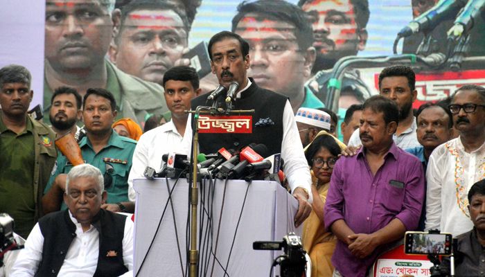 সমাবেশে বক্তব্য রাখছেন নারায়ণগঞ্জ-৪ আসনের সংসদ সদস্য শামীম ওসমান। প্রবা ফটো