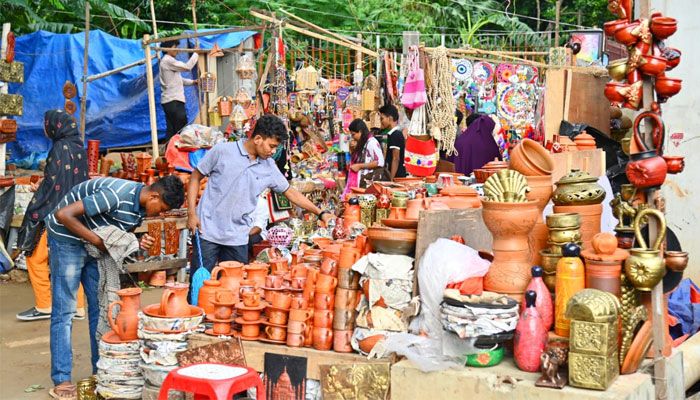দোয়েল চত্বরে ঐতিহ্যের শৌখিন রাজ্য