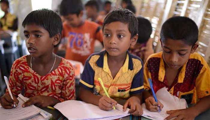 আলো-বাতাসহীন ভবনে চলে ক্লাস পরীক্ষা