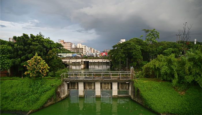 ঢাকার আকাশে মেঘের ঘনঘটা