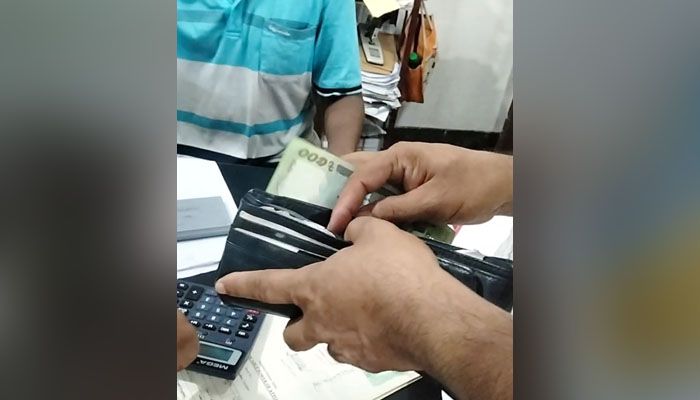 বাড়তি টাকা ছাড়া মেলে না দলিল