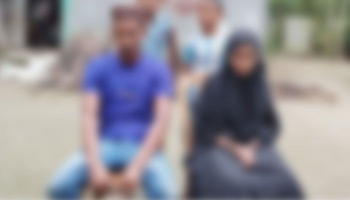 হঠাৎ প্রেমিকের বাড়িতে হাজির দুই সন্তানের জননী