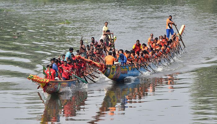 বৈঠার তালে প্রাণ ফিরে পেল মৃতপ্রায় করতোয়া