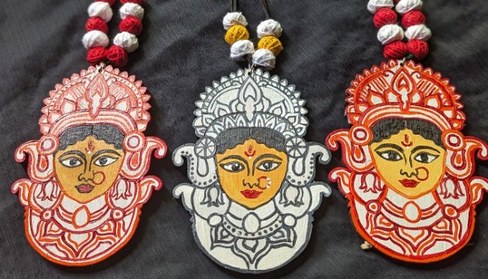 	গয়না ও ছবি : মৈত্রেয়ী