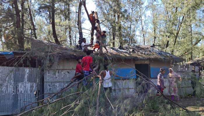 বিদ্যুৎ সরবরাহ স্বাভাবিক হতে দেরি, শহরে পানির হাহাকার