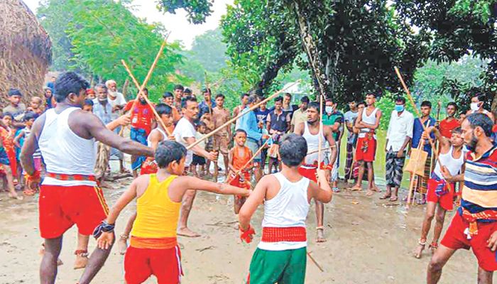 হারিয়ে যাচ্ছে ঐতিহ্যবাহী লাঠিখেলা