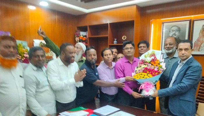 নবনিযুক্ত স্বাস্থ্য সেবা সচিবকে সরকারি কর্মচারী সমিতির শুভেচ্ছা
