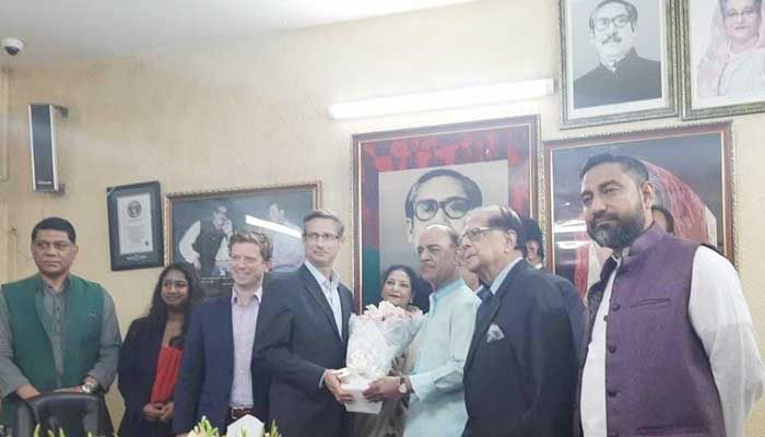 আওয়ামী লীগ কার্যালয়ে মার্কিন প্রাক-নির্বাচনী প্রতিনিধিদল