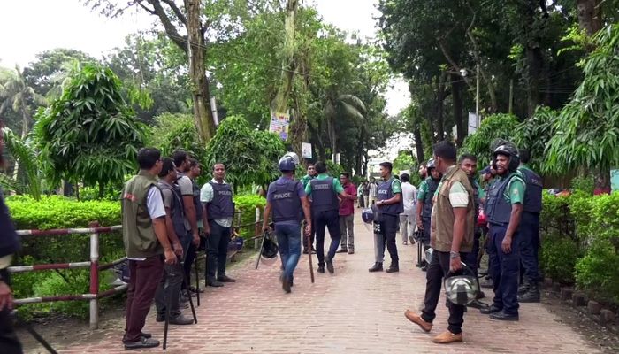 রংপুরে পলিটেকনিক ইনস্টিটিউট শিক্ষার্থীদের ধাওয়া-পাল্টা ধাওয়া
