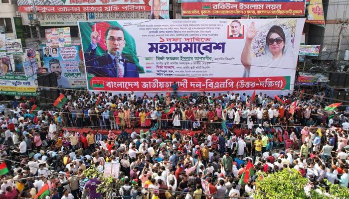নয়াপল্টনের বিএনপির সমাবেশ শুরুর আগে মঞ্চে গান পরিবেশন
