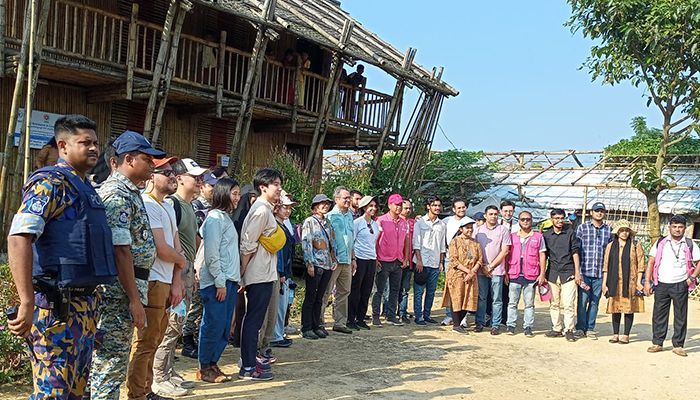 রোহিঙ্গা ক্যাম্প ঘুরে দেখলেন হার্ভার্ড বিশ্ববিদ্যালয়ের ২৭ সদস্যের প্রতিনিধিদল