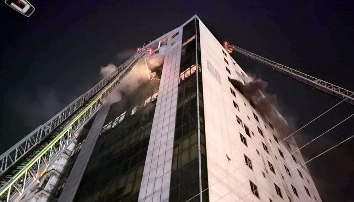 খাজা টাওয়ারে আগুনে মৃত বেড়ে ৩