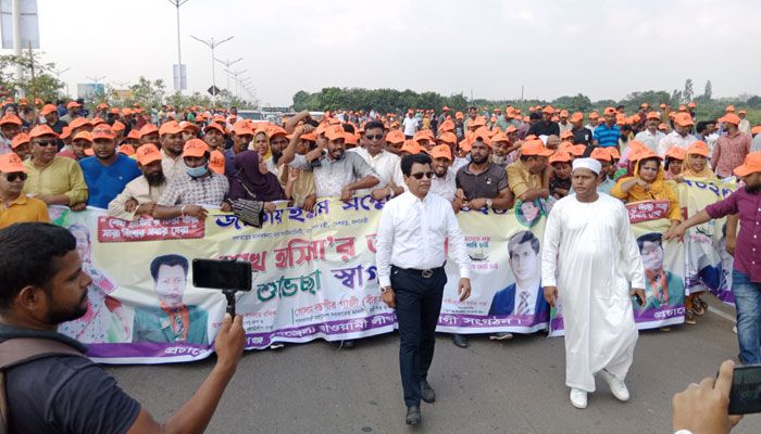 হাজারো নেতাকর্মী নিয়ে প্রধানমন্ত্রীকে সংবর্ধনা জানালেন রংধনু গ্রুপের চেয়ারম্যান