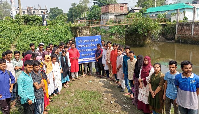 সাইনবোর্ডে ঘাঘট নদীর আত্মরক্ষার আকুতি