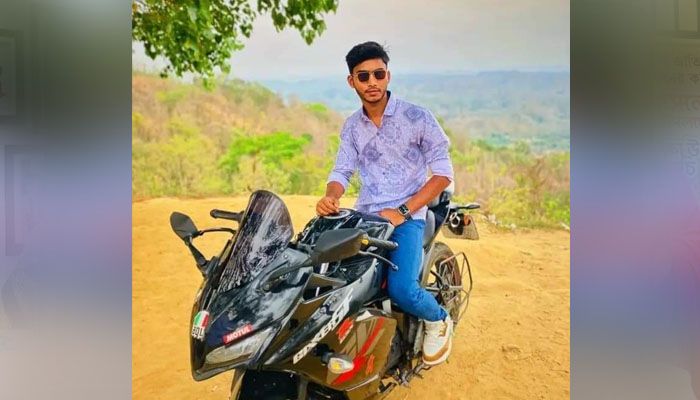 লোহাগাড়ায় বাসের ধাক্কায় কলেজশিক্ষার্থী নিহত