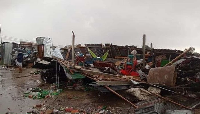সরাইলে ঘূর্ণিঝড়ের আঘাতে লণ্ডভণ্ড ঘরবাড়ি 
