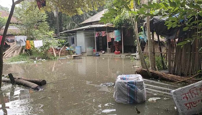 সদরপুরে বৃষ্টিতে পানিবন্দি শতাধিক পরিবার