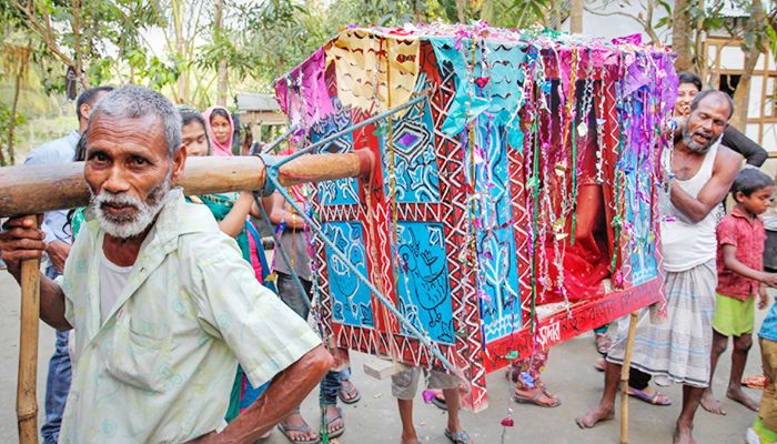 হাজার বছরের ঐতিহ্য ‘পালকি’