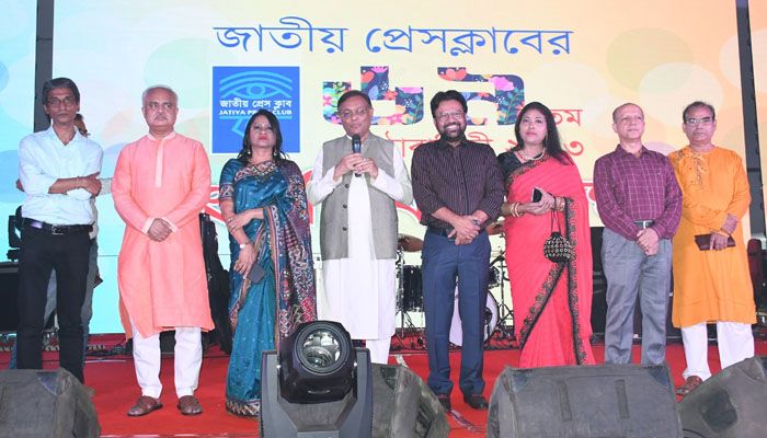 প্রেস ক্লাবের ৬৯তম প্রতিষ্ঠাবার্ষিকীতে তথ্য ও সম্প্রচার মন্ত্রী ড. হাছান মাহমুদসহ অতিথিরা। প্রবা ফটো