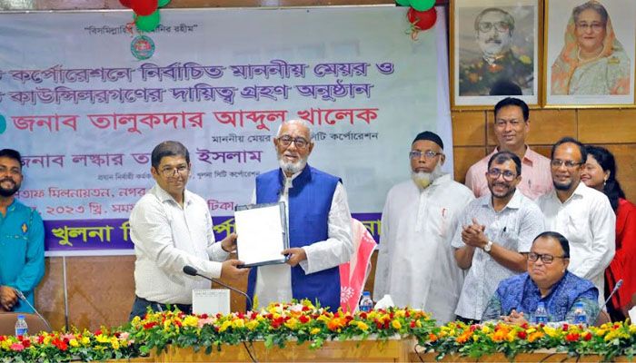খুলনা সিটি মেয়রের দায়িত্ব নিলেন আব্দুল খালেক
