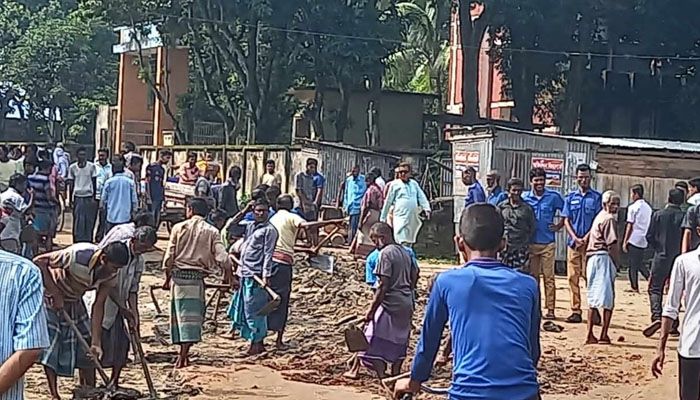 সরকারি রাস্তা জবরদখলের অভিযোগ