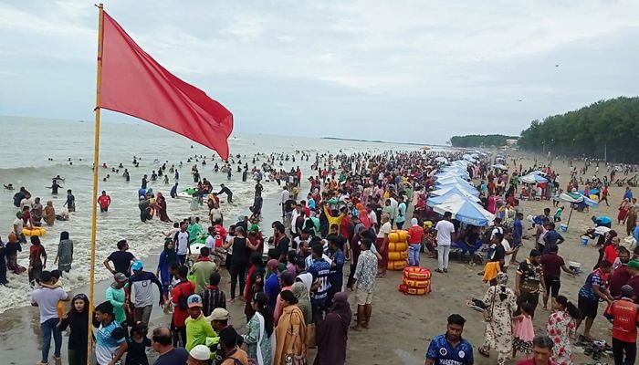 তিন দিনের ছুটিতে কক্সবাজারে ৩৬০ কোটি টাকার বাণিজ্য 