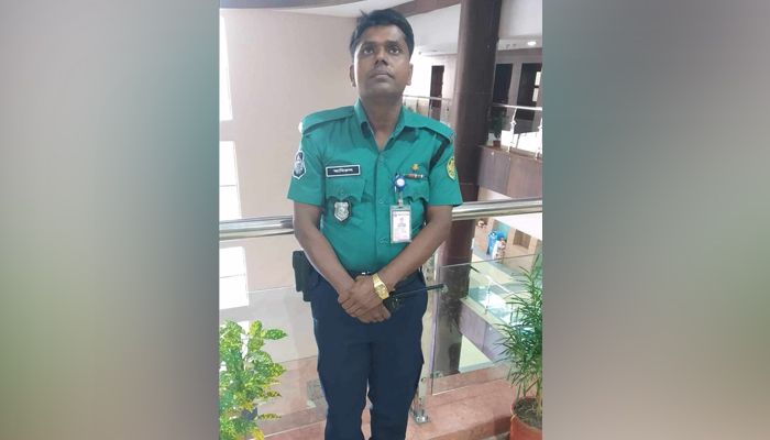 নিহত পুলিশ সদস্য আমিরুল ইসলাম পারভেজ। প্রবা ফটো