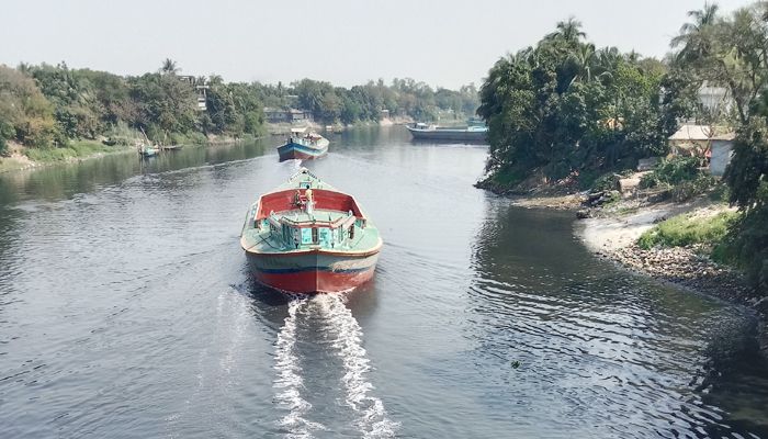 ৫০ গ্রামের লাখো মানুষের দুঃখ বালু নদ