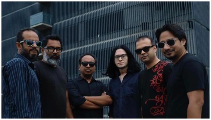 কলকাতা যাচ্ছে মেঘদল   