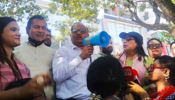 বাপের ব্যাটা হলে রাস্তায় আসেন, বিএনপিকে শেখ বজলু