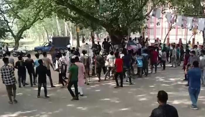 বগুড়ায় আজিজুল হক কলেজে সংঘর্ষ, ছাত্রলীগের ছয় নেতা বহিষ্কার