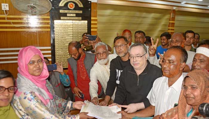 বিএনপির সাবেক তিন নেতার মনোনয়নপত্র জমা 