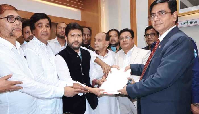 স্বতন্ত্র প্রার্থী হলেন নিক্সন চৌধুরী