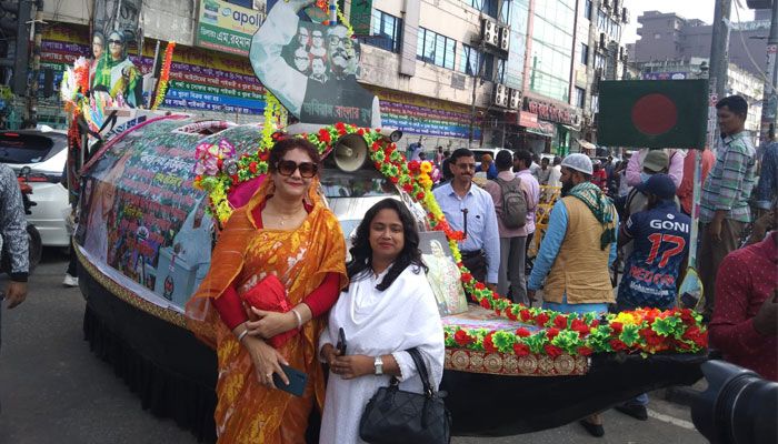 উৎসবমুখর পরিবেশে আওয়ামী লীগের মননোয়নপত্র বিক্রি