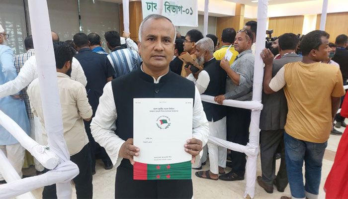 উৎসবমুখর পরিবেশে আওয়ামী লীগের মননোয়নপত্র বিক্রি