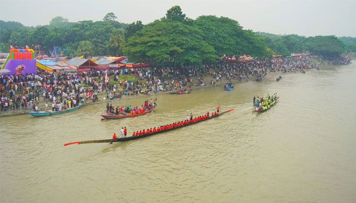 ঐতিহ্যবাহী নৌকা বাইচ
