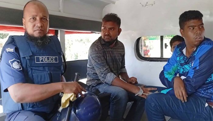 বগুড়ায় অবরোধ থেকে বিএনপির মিডিয়া সেলের সদস্য আটক