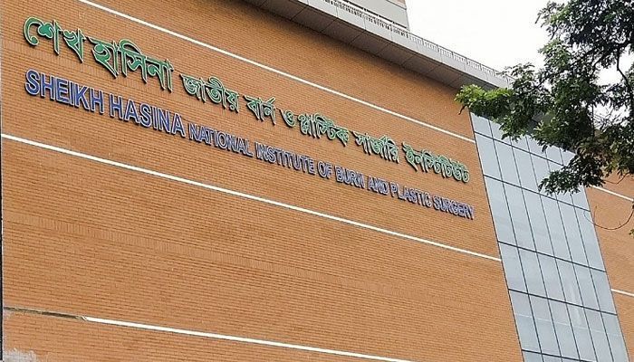 রাজধানীতে কেমিক্যালের ড্রাম কাটতে গিয়ে চার শ্রমিক দগ্ধ